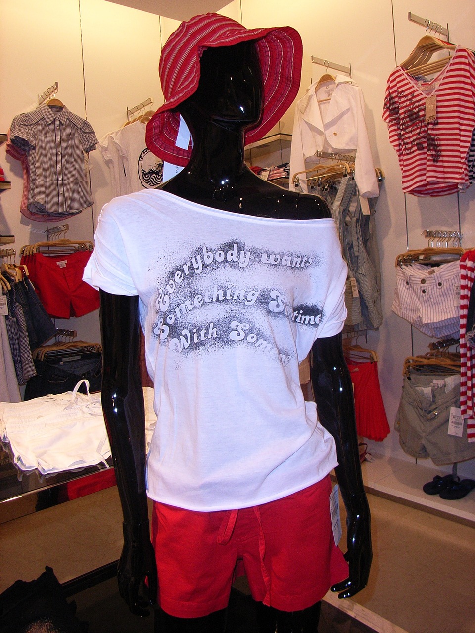 夏日新品服飾，時尚與舒適的完美融合