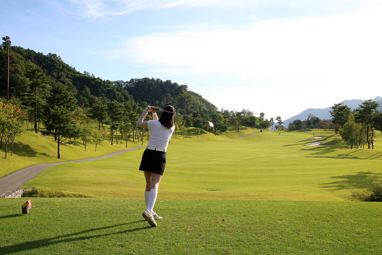 游泳比賽泳池的標準長度，探索泳池尺寸之謎